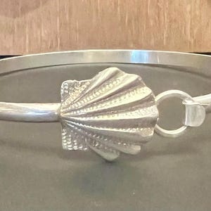 Cape Cod Scallop shell hook bangle 925 Sterling Silver small handmade Bracelet.