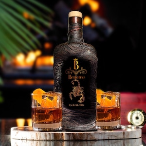 Customized Monogram Scorpio liquor Decanter Set with Gift Box/Personalized Gift for Whiskey Lovers/Unique Handmade Lava Design/Men Husband