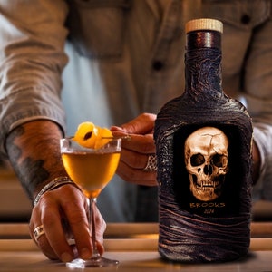 Skull Personalized Whiskey Decanter Set With Gift Box-Customized Skeleton Liquor Barware Gift Idea for Man/Custom Bourbon Barware Bikers