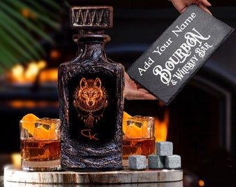 Gepersonaliseerde Wolf whiskykarafset, thuisbarcadeau, leistenen serveerplank