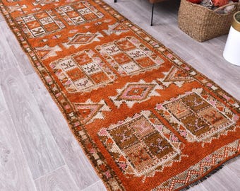 Handvävd ulllöparmatta, terrakotta geometrisk tribal hallmatta, sydvästlig boho inredning: halllöpare, kökslöpare - unik