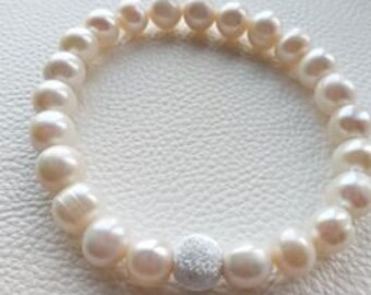 Freshwater cultured pearl bracelet