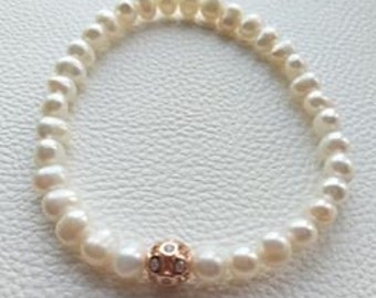 Freshwater cultured pearl bracelet