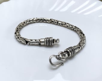Handgemaakte geoxideerde sterlingzilveren Byzantijnse schakelarmband