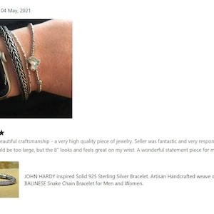 Puede incluir: Un brazalete de plata con un dije en forma de coraz&oacute;n. El brazalete est&aacute; hecho de una cadena tejida y mide 20 cm de largo. El brazalete es una pieza de declaraci&oacute;n para una pila de brazaletes de plata.