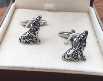 Gemelos de lobos elegantes
