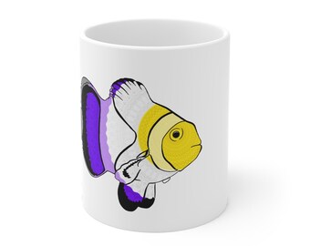 Icke-binär Pride-mugg [Enby Mandala-fisk med icke-binär flagga på en vit keramikmugg med handtag]