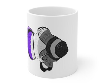 Asexual Pride Flag Fish-mugg [Mandalafisk med Essflagga på en vit keramikmugg med handtag]