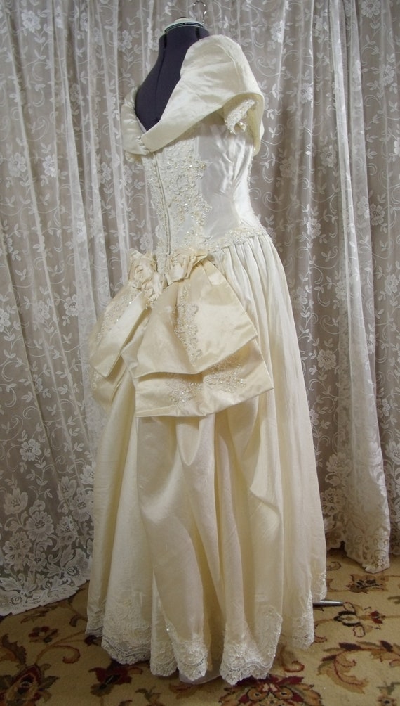 Incredible Ivory Silk Bridal Gown, Size 8   , Vin… - image 6