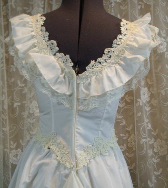 1970's Vintage White Gown, Size 10, - image 4