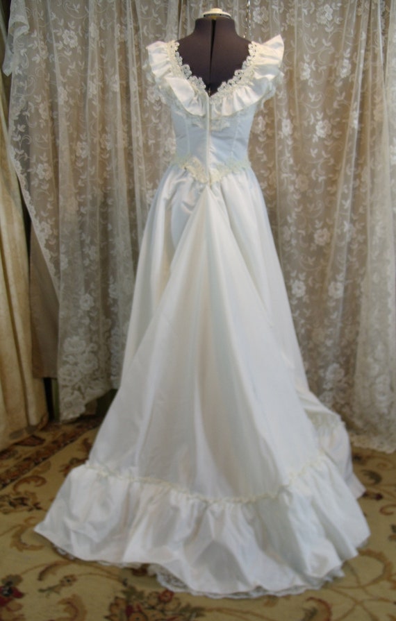 1970's Vintage White Gown, Size 10, - image 3