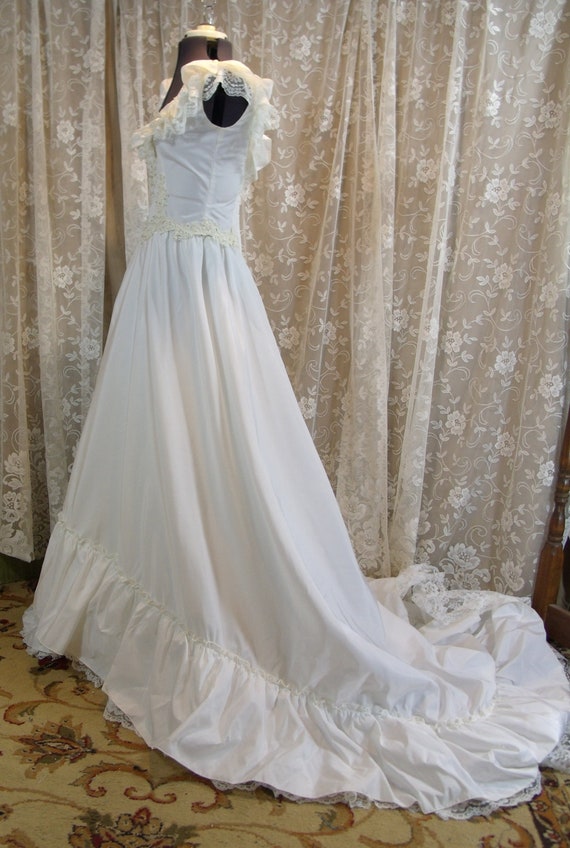1970's Vintage White Gown, Size 10, - image 10
