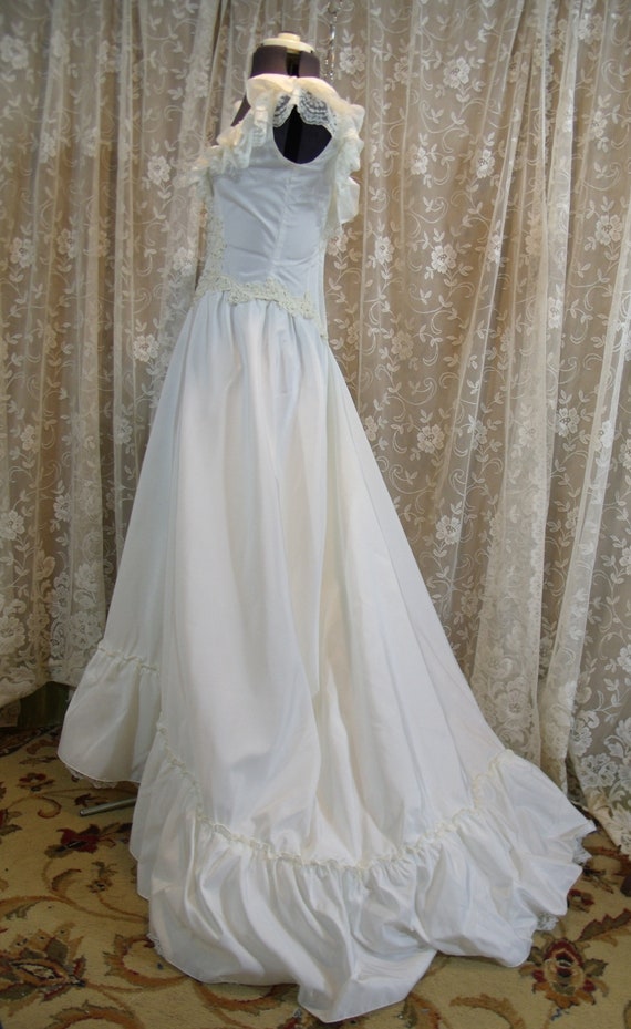 1970's Vintage White Gown, Size 10, - image 7