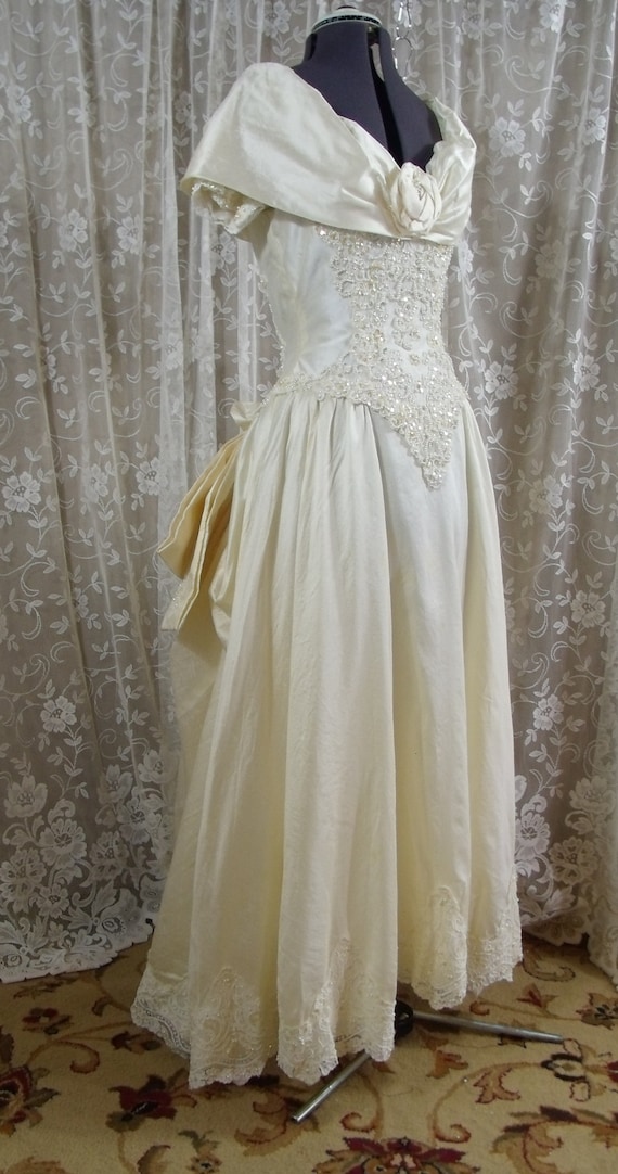 Incredible Ivory Silk Bridal Gown, Size 8   , Vin… - image 1