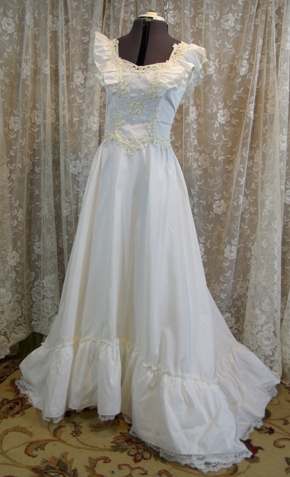 1970's Vintage White Gown, Size 10, - image 8