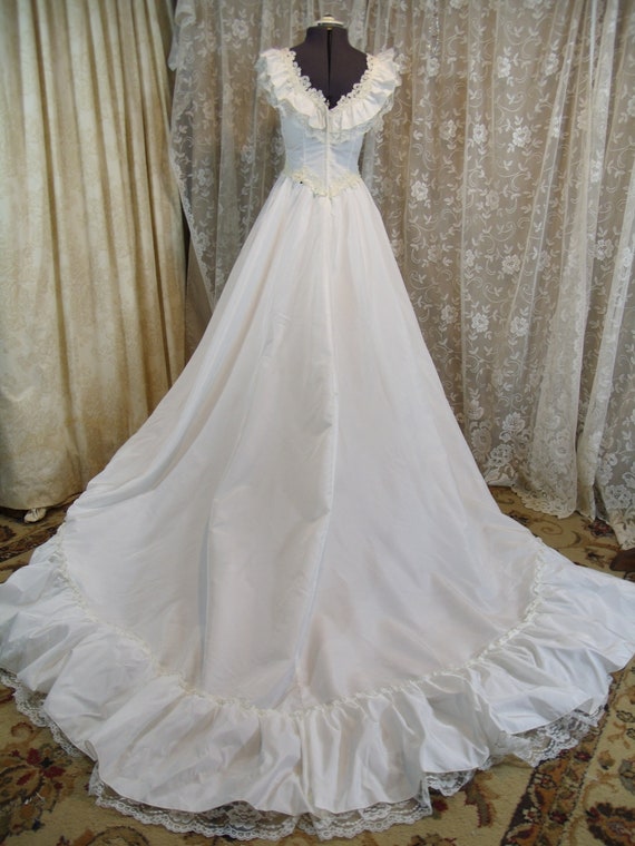 1970's Vintage White Gown, Size 10, - image 9