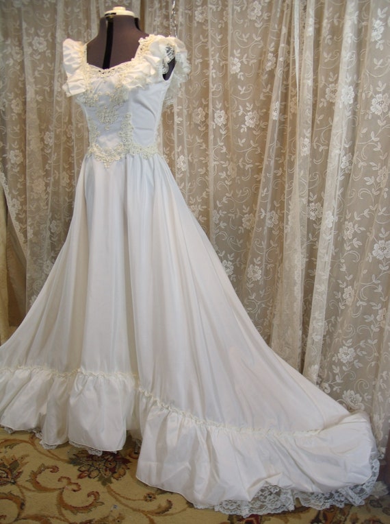 1970's Vintage White Gown, Size 10, - image 6