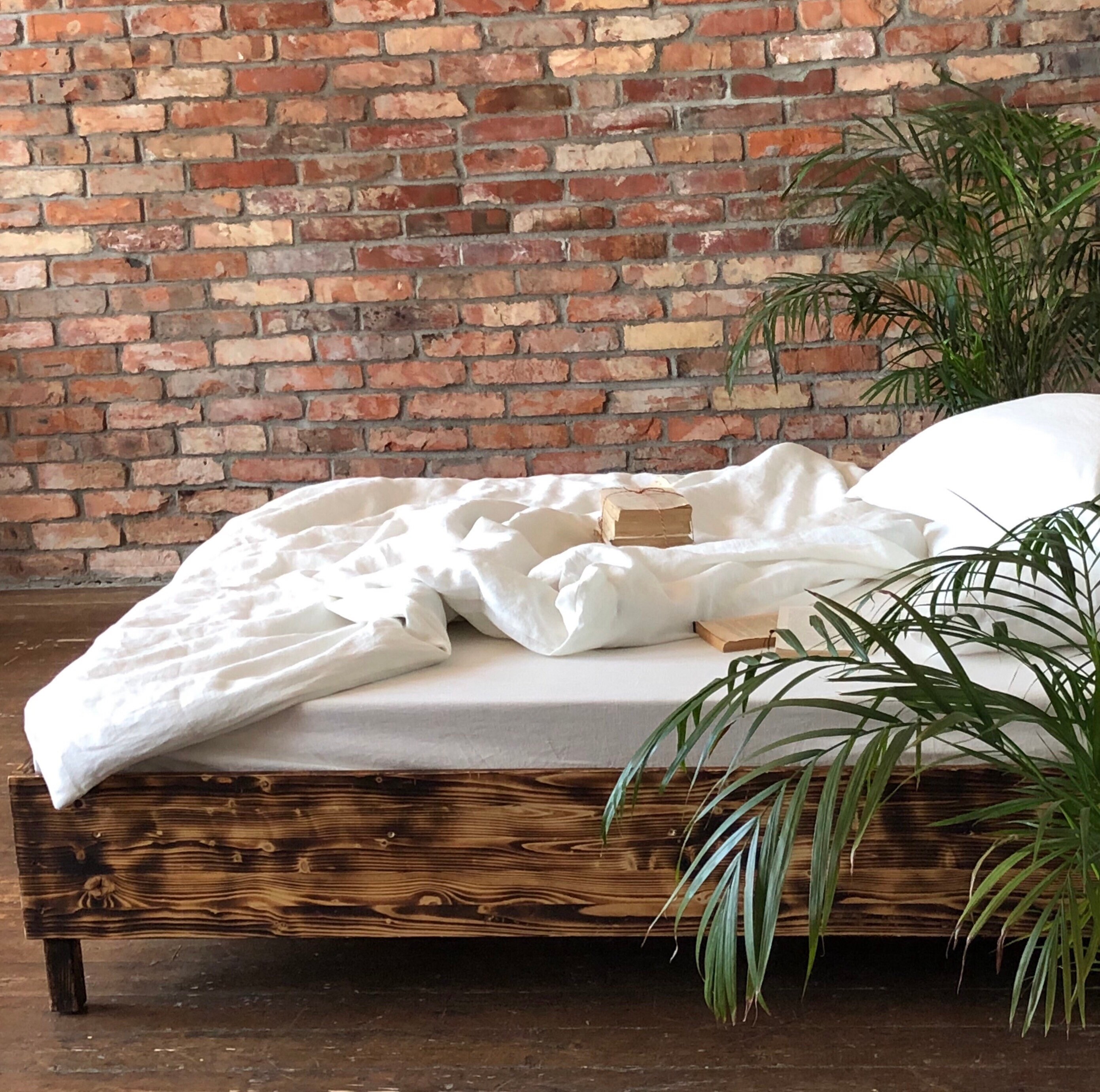 Modern pure linen bedding set supernatural for sensitive skin. organic stonewashed breathable and high quality fabric Anti-allergic