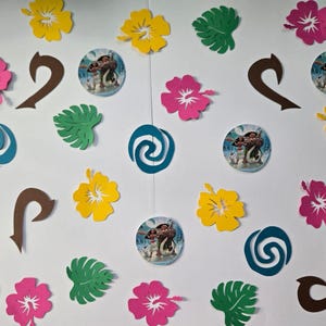 Pode incluir: Uma cole&ccedil;&atilde;o de recortes de papel com tema tropical. Os recortes incluem flores, folhas, um desenho em espiral e uma forma de gancho. As cores s&atilde;o azul, verde, amarelo, rosa e marrom.