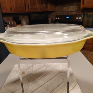 Pyrex - Lime Green Divided Baking Dish With Lid - #29  1 1/2 Quart