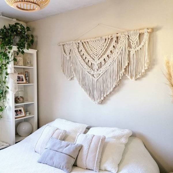 Large wall hanging in macramé and shells on wood "BORA"