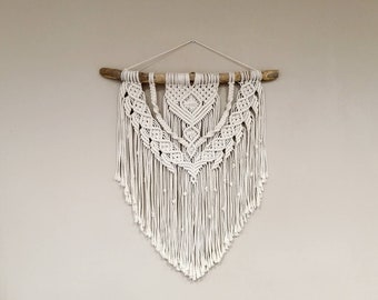 "LYNAÉ" macrame wall hanging