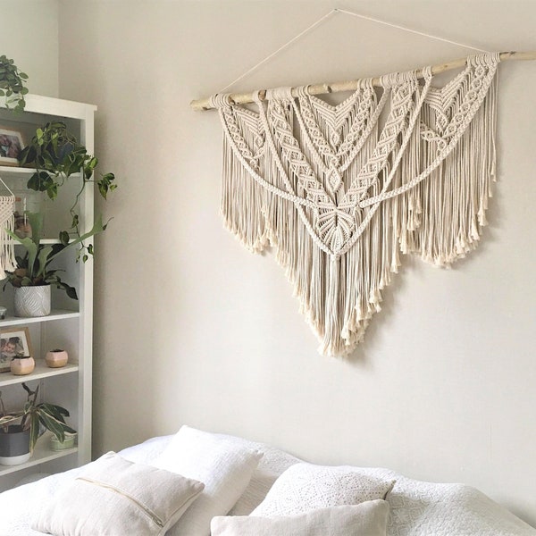 Grand macramé mural "EMYOS" pour une tête de lit ou en décoration d'intérieur