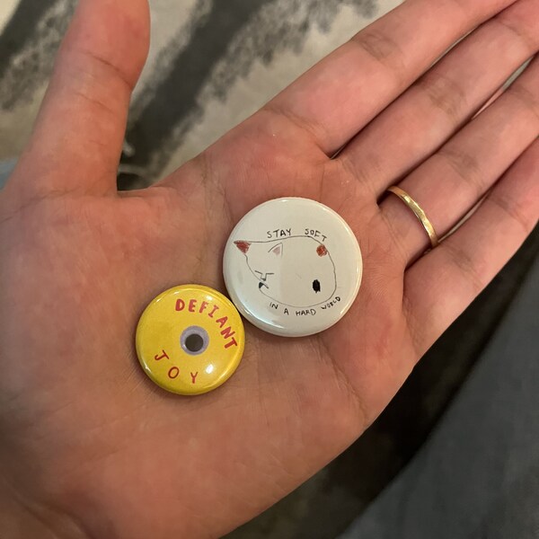 Resilience round button pins