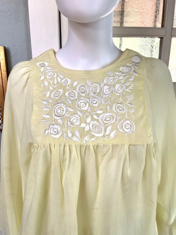 True Vintage 70s Small pale Yellow Voile embroide… - image 6