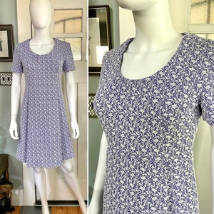 Vintage 70s Small Medium Lavender and White Poly Knit Dress