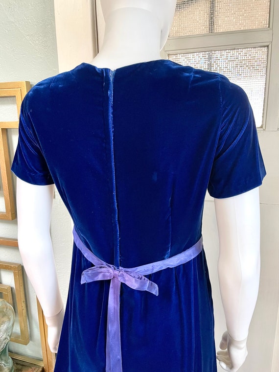 True Vintage 70s Small sapphire blue velvet maxi … - image 9