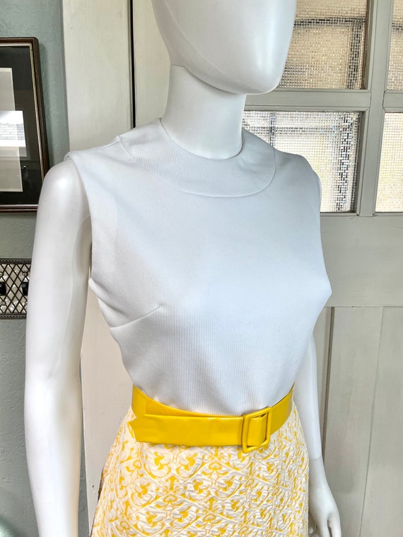True Vintage 70s Medium yellow and white belted d… - image 6