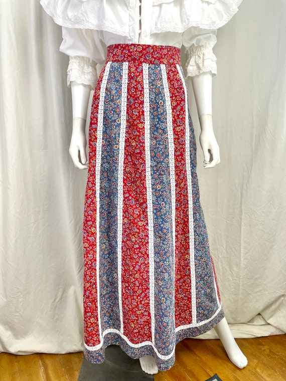 True Vintage 70s Medium Large red and blue calico… - image 5