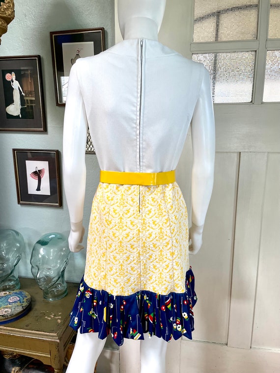 True Vintage 70s Medium yellow and white belted d… - image 9