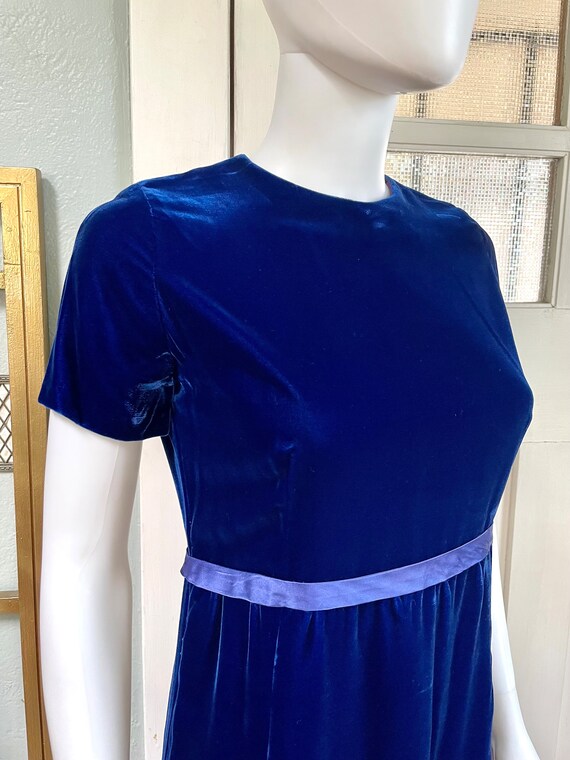 True Vintage 70s Small sapphire blue velvet maxi … - image 5