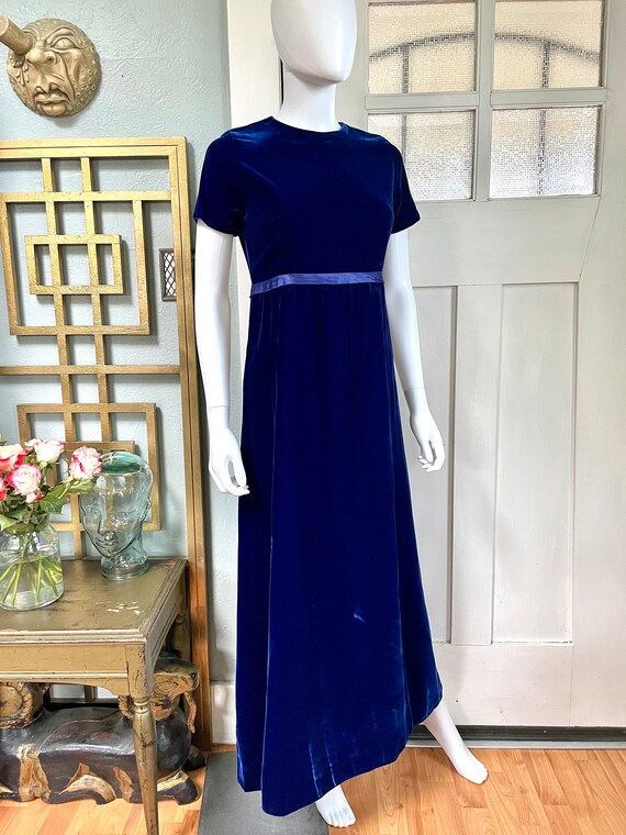 True Vintage 70s Small sapphire blue velvet maxi … - image 2