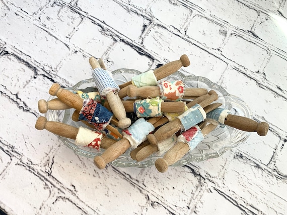 Vintage Wooden Clothespins Wrapped With Antique Quilt Pieces for Laundry or  Sewing Room Decoration Tiered Tray or Canning Jar Filler 