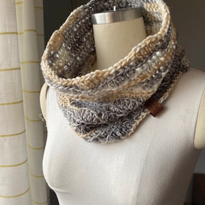 Cowl / Neck Warmer - Wavy texture