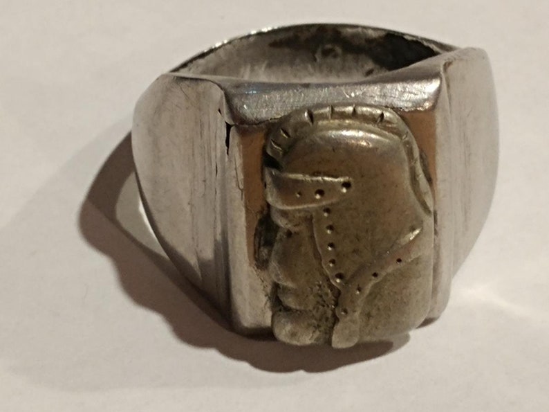 7275----vintage Trojan figure silver tone ring - great mean football game face shops