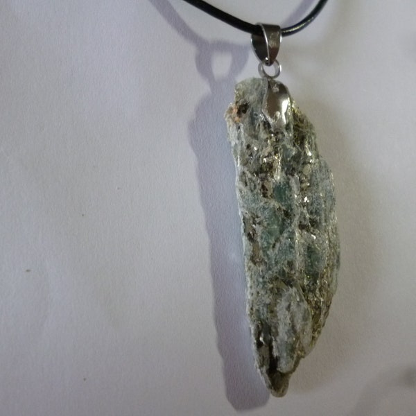 Disthene pendant raw stone from Brazil (E4) Healing stone and water stone =Disthene strengthens one's own identity and improves concentration