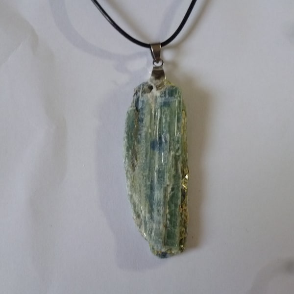 Disthen pendant raw stone from Brazil (E2) healing stone and water stone = Disthen strengthens your own identity and improves concentration