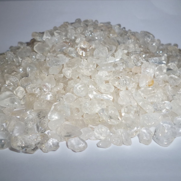 100 g Bergkristall Chips Trommelstein zum Aufladen von Edelsteinen geeignet