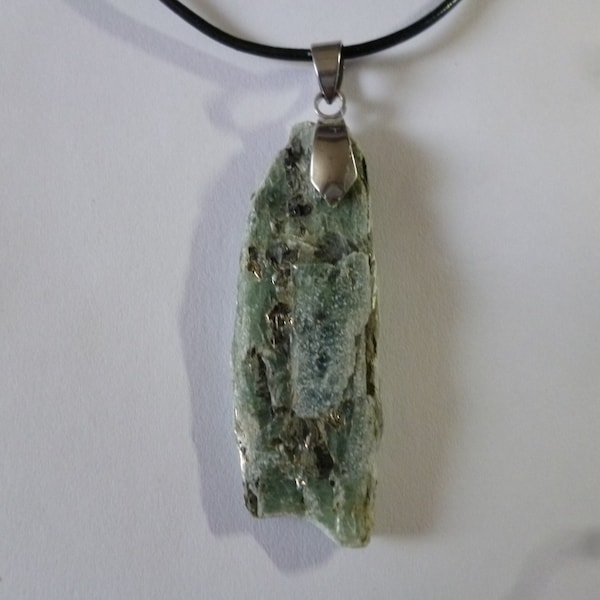 Disthen pendant raw stone from Brazil (E6) healing stone and water stone = Disthen strengthens your own identity and improves concentration