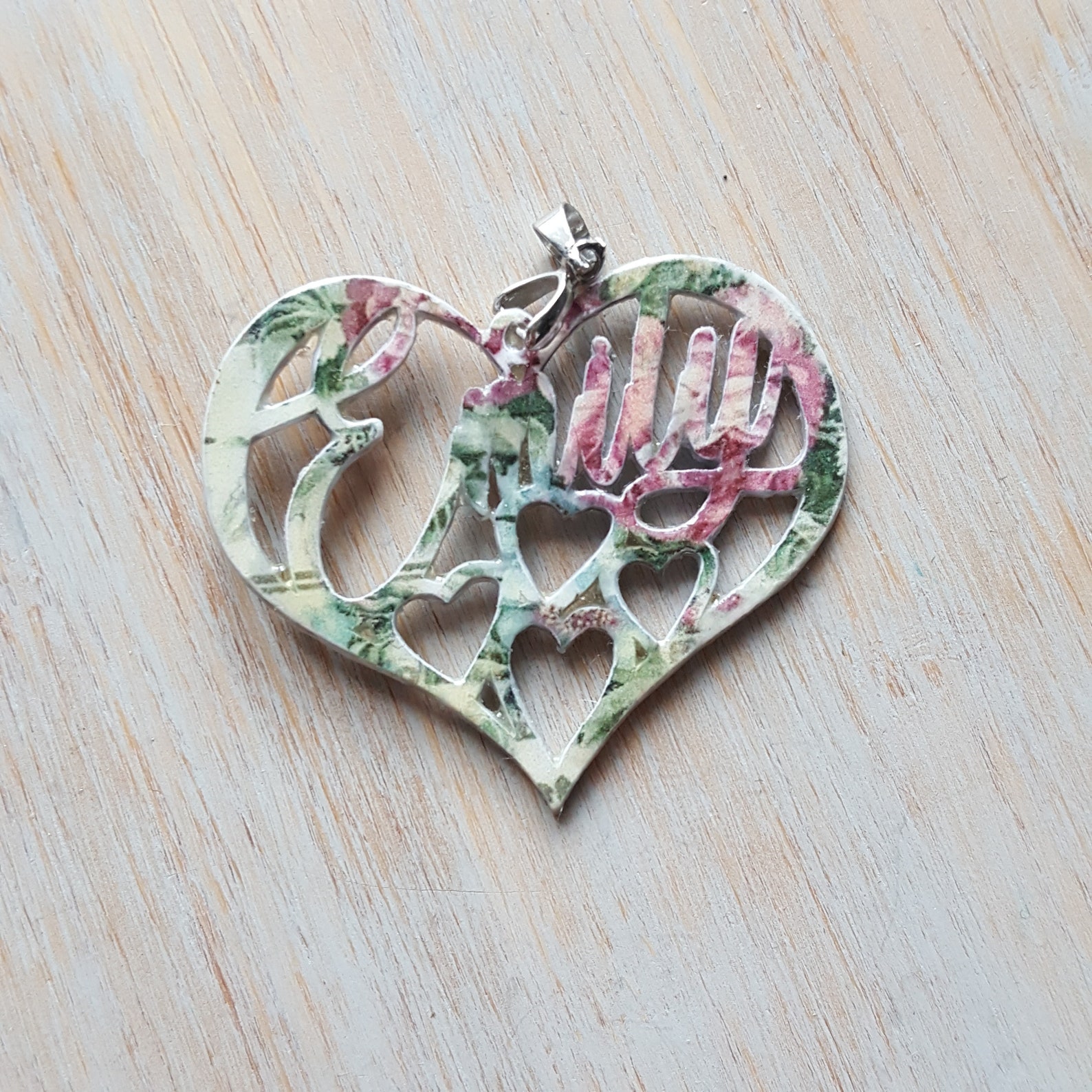 Herzkunst mit blumigem Twist und Namen