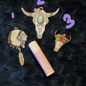Southwestern inspired cover minders