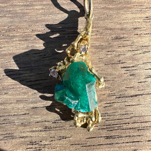 Vintage 18ct Gold Brutalist Created Emerald and Diamond Pendant