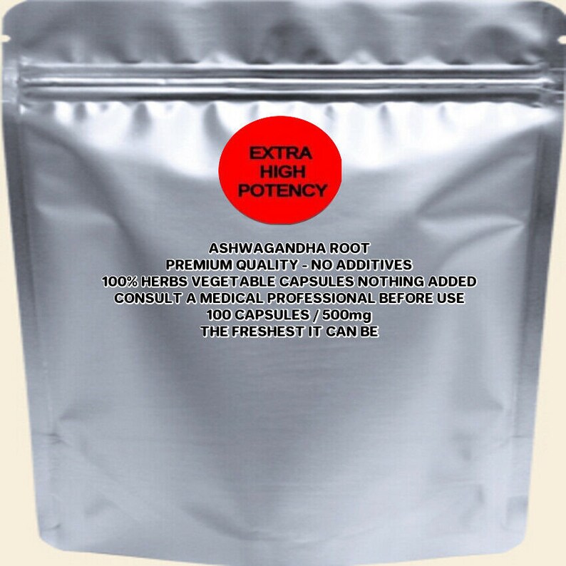 Puede incluir: Una bolsa de aluminio plateada con un c&iacute;rculo rojo que dice "Extra Alta Potencia" y el texto "Ashwagandha Root Premium Quality - No Additives 100% Herbs Vegetable Capsules Nothing Added Consult a Medical Professional Before Use 100 Capsules / 500mg The Freshest It Can Be"