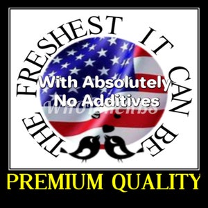 Puede incluir: Una bandera estadounidense roja, blanca y azul con el texto "The Freshest It Can Be" que la rodea. El texto "With Absolutely No Additives" est&aacute; en el centro de la bandera. Debajo de la bandera, el texto "PREMIUM QUALITY" en amarillo.