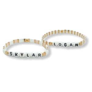 Bracelet de nom personnalisé, bracelet de perles Tila, bracelet de perles plates, bracelet stretch, bracelet empilable