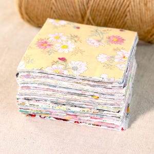 50 mix pretagliati quadrati da 4", tessuto per trapuntatura, pacco di tessuti, tessuto con stampa floreale, materiale per cucito artigianale in 100% cotone, patchwork fai da te